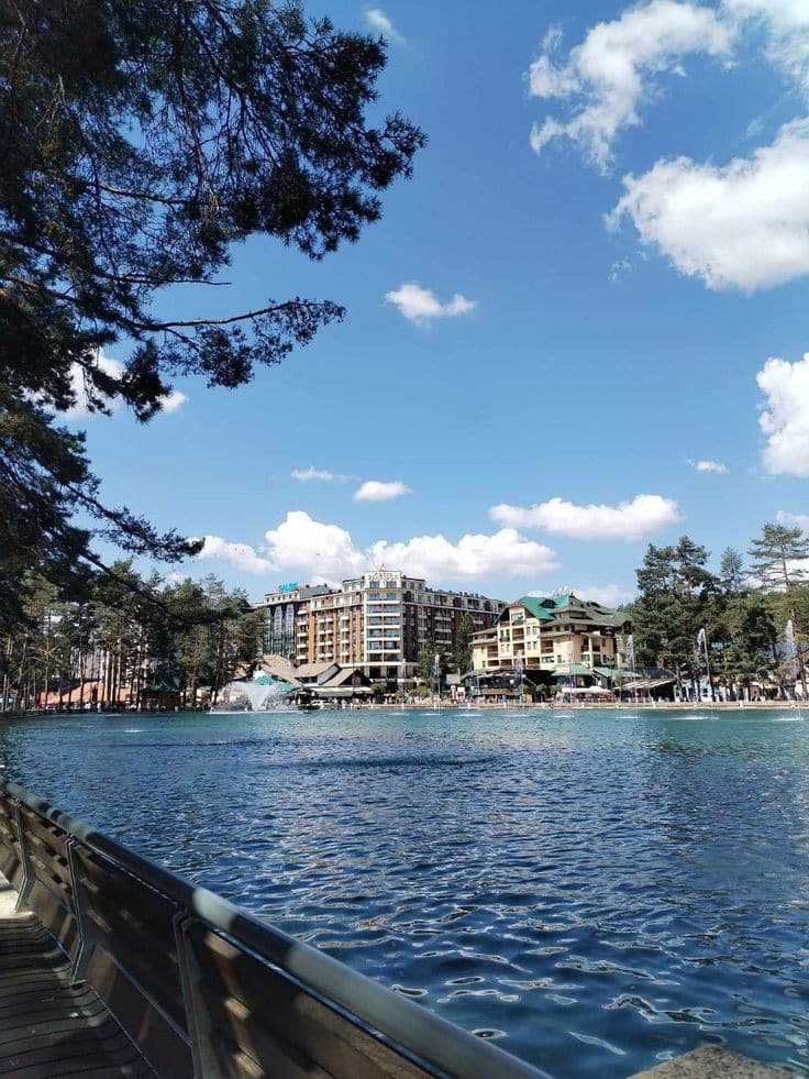 Zlatiborsko jezero leti